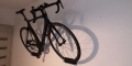 Wieszak na rower górski MTB - Metalowy wieszak ścienny na rower
